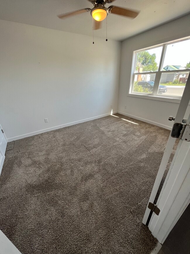Building Photo - 614 N Absaroka St