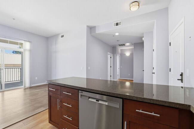 Building Photo - Availabe Now!