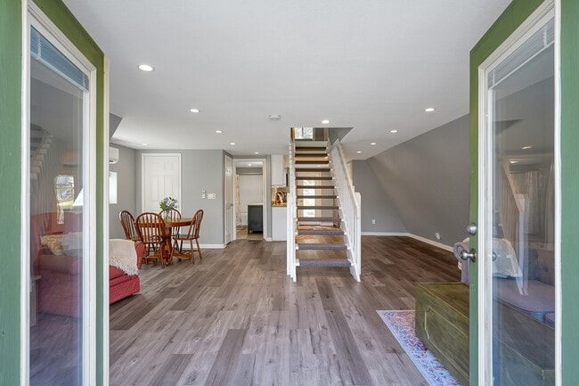 Building Photo - 1500 W Pine Lake Cir