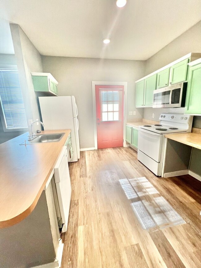 Building Photo - Single Family Home