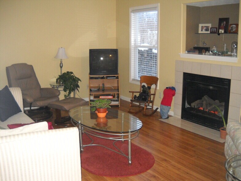 Building Photo - 3905 Chenango Pl