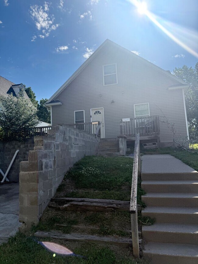 Building Photo - 2305 1/2-2038-32 S Cleveland St