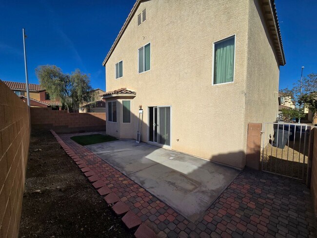 Building Photo - An Amazing 3 Bedroom Home in South East Las Vegas.