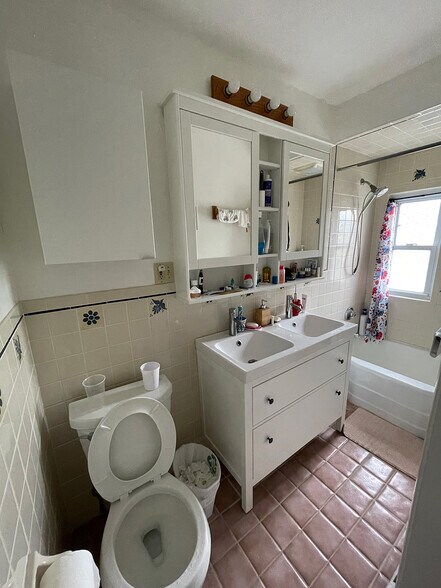 Building Photo - 128 Holworthy St