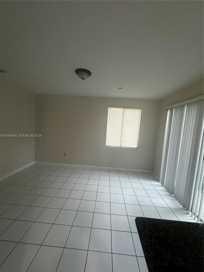 Building Photo - 2440 SE 14th Ave