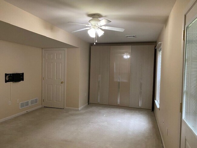 Building Photo - 448 Waterleaf Court