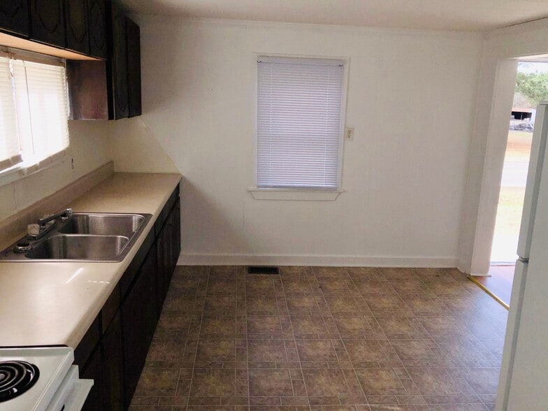 Building Photo - 112 S New St