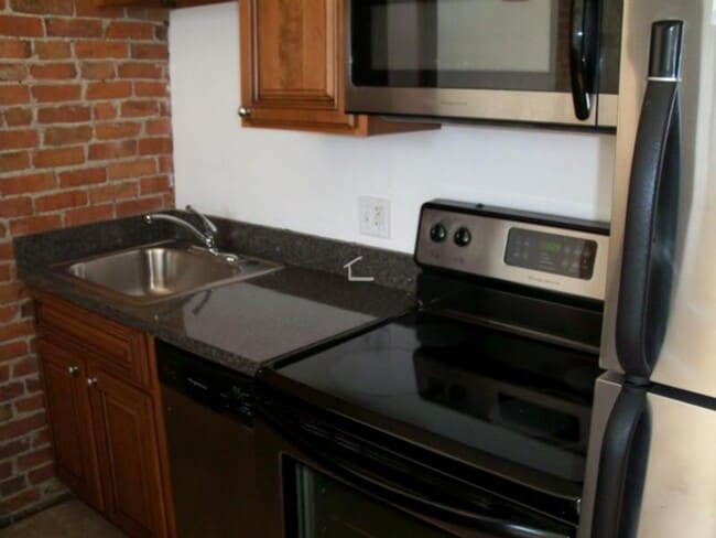 Building Photo - 3 bed in Bay Village