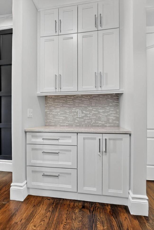 Building Photo - 200 NW 10th St