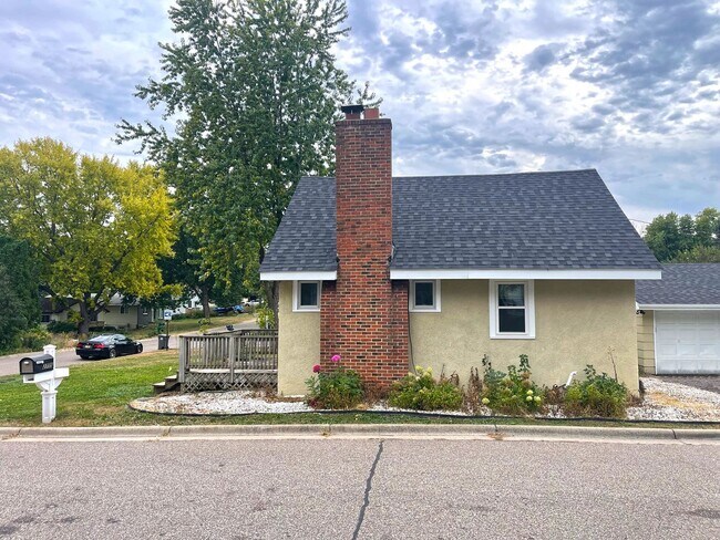 Building Photo - Location, Location, Wayzata Schools, View Of Medicine Lake