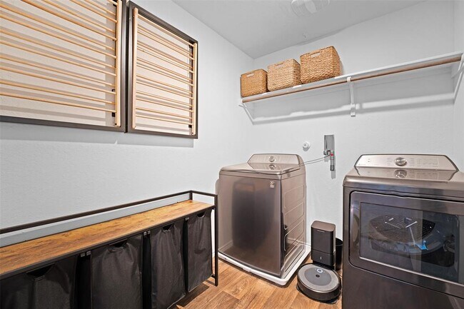 Building Photo - 144 Calgary Ln