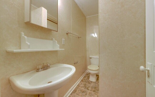 Building Photo - 113 Prospect St