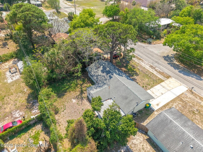 Building Photo - 1424 Pineda St