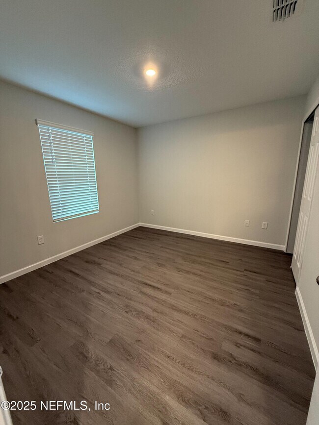 Building Photo - 3925 Peach Dr