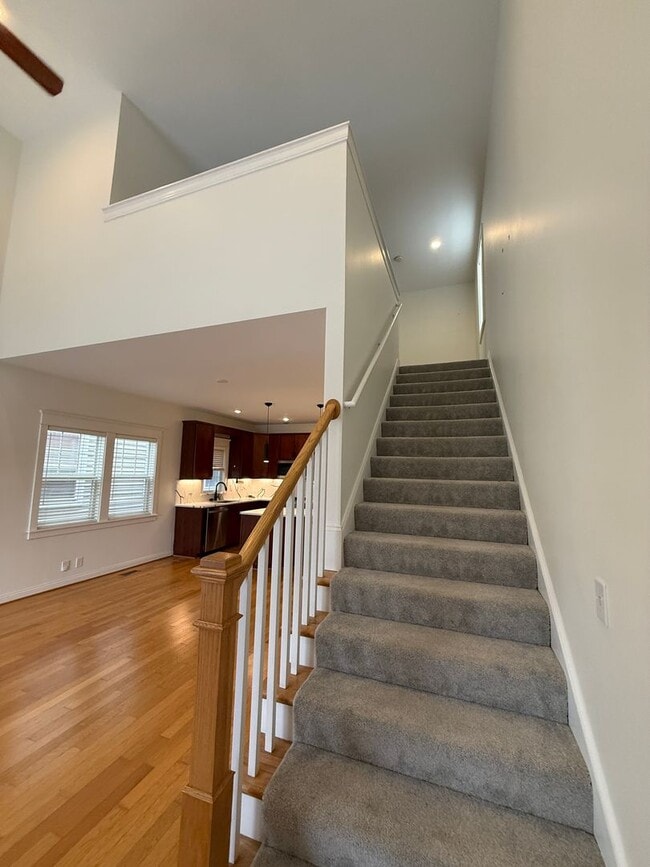 Building Photo - INSANE CLIFTON HOUSE W/FENCED IN YARD AND FINISHED BASEMENT