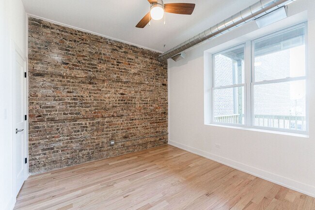 Building Photo - 2620 N Milwaukee Ave