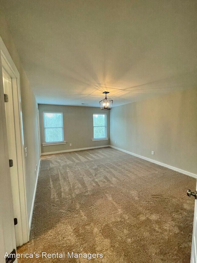 Building Photo - 4 br, 2.5 bath House - 2120 Ellsworth Loop...