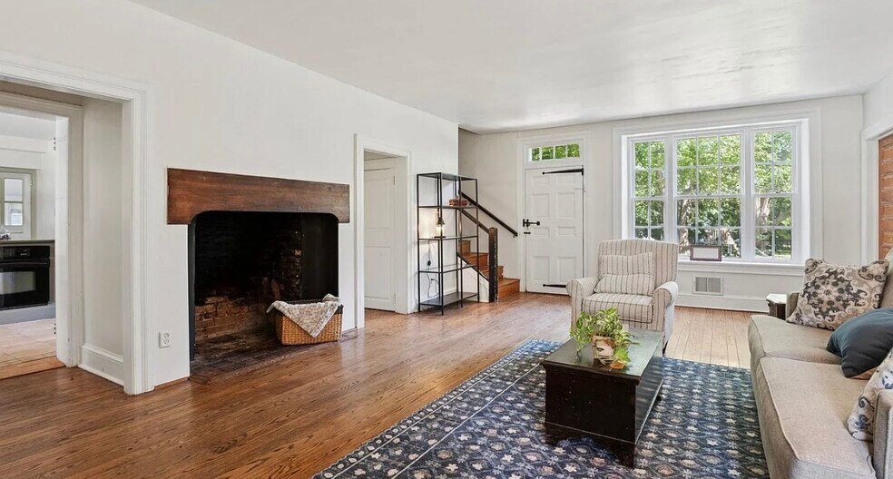 Building Photo - 547 Concord Rd