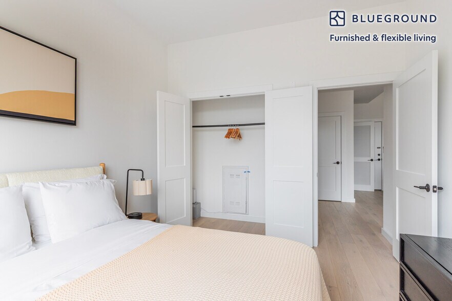 Building Photo - 425 3rd St