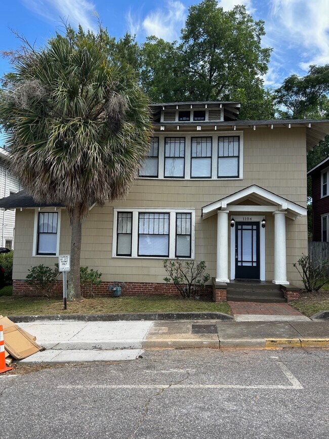 Building Photo - 1104 Belleview St