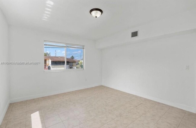 Building Photo - 1810 SW 70th Ave