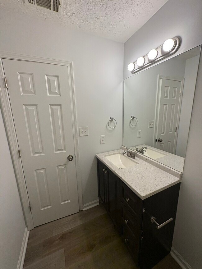 Building Photo - 229 Pebble Creek Dr