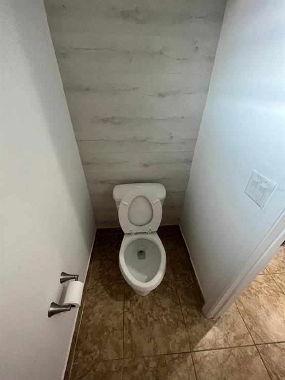 Building Photo - 8064 Prestbury Dr