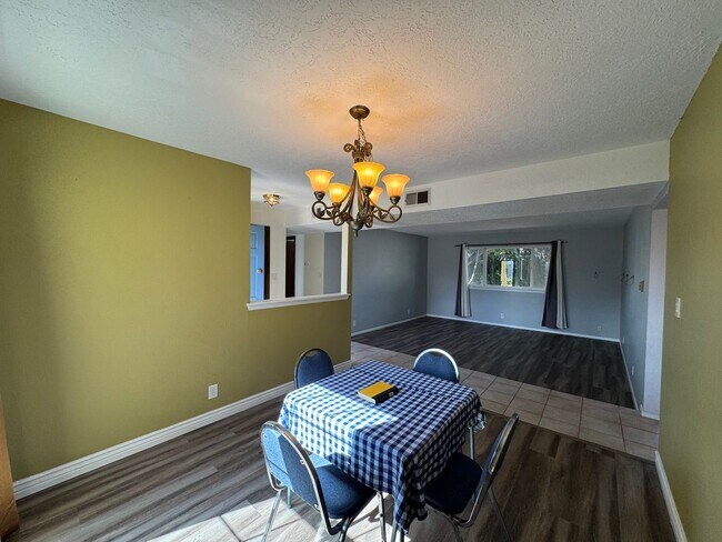 Building Photo - 3bed 2bath near ABQ Academy