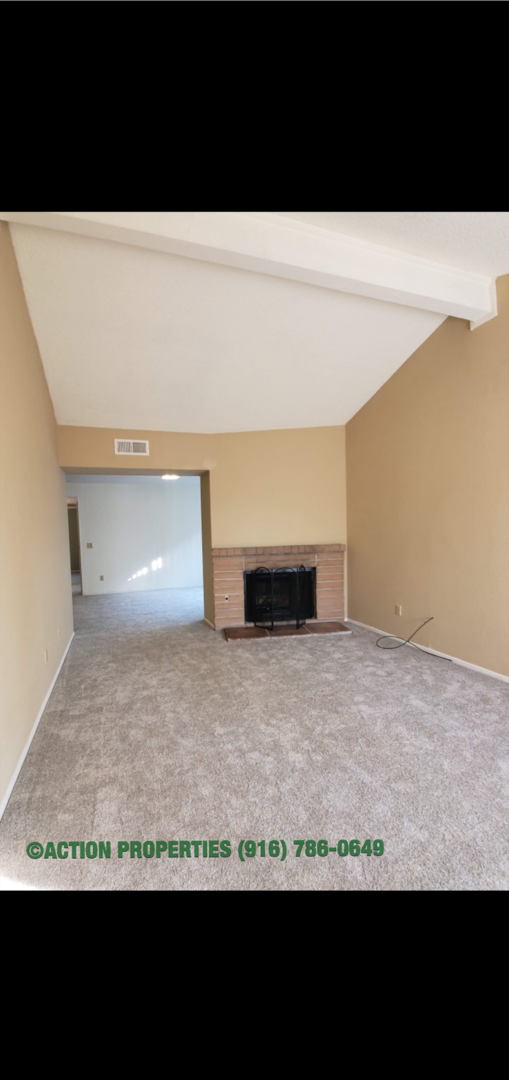 Building Photo - Roseville 2 Bedroom Duplex, New Carpet, Central Heat and Air, Large Fenced Yard