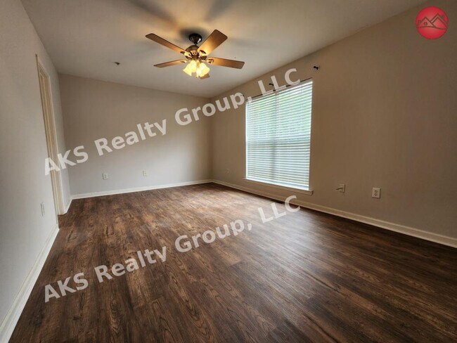 Building Photo - 1090 Thompson Rd