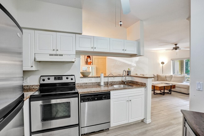 Building Photo - 2113 Tuscany Way