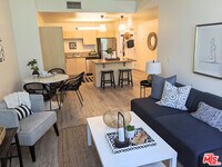 Building Photo - 630 W 6th St