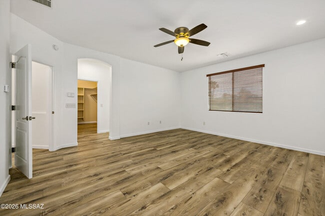 Building Photo - 4261 N Golden Ridge Ln