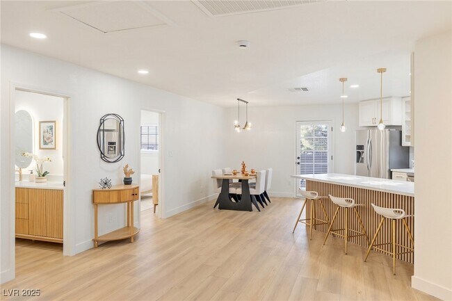 Building Photo - 4045 W Mardon Ave