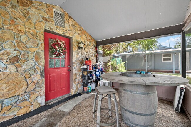 Building Photo - For Rent. One Bed One Bath Single Family Home