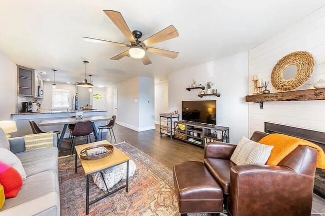 Building Photo - 324 E 35th St