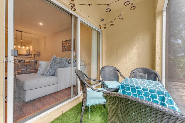 Building Photo - 8844 S Isles Cir