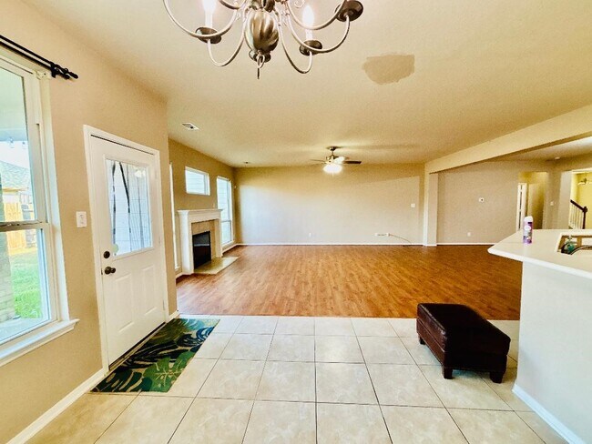 Building Photo - 9947 Valance Way