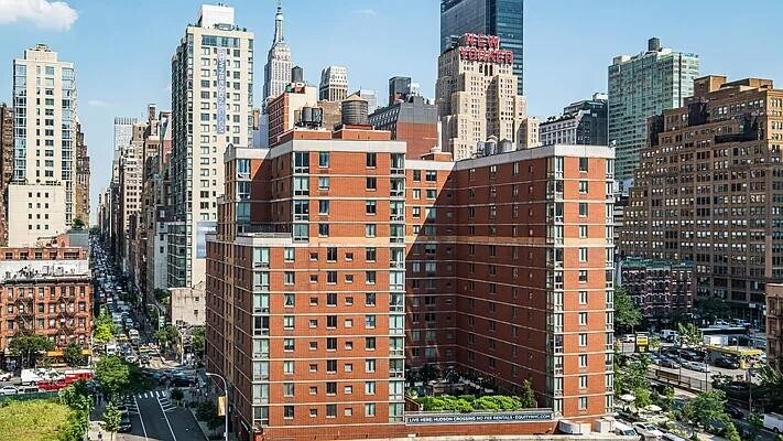 Building Photo - 400 W 37th St