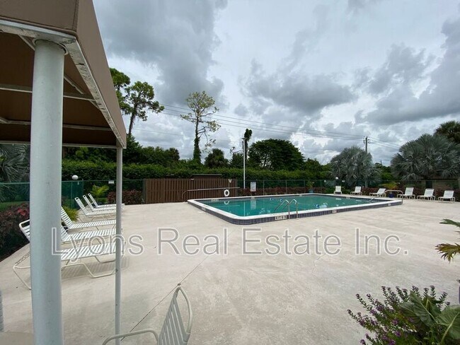 Building Photo - 1667 Park Meadows Dr