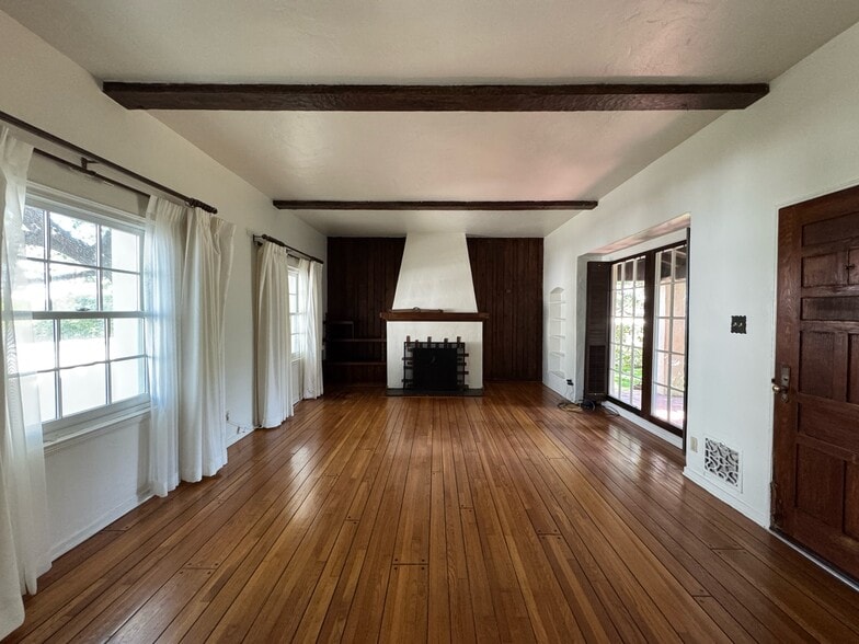 Building Photo - 10966 Strathmore Dr