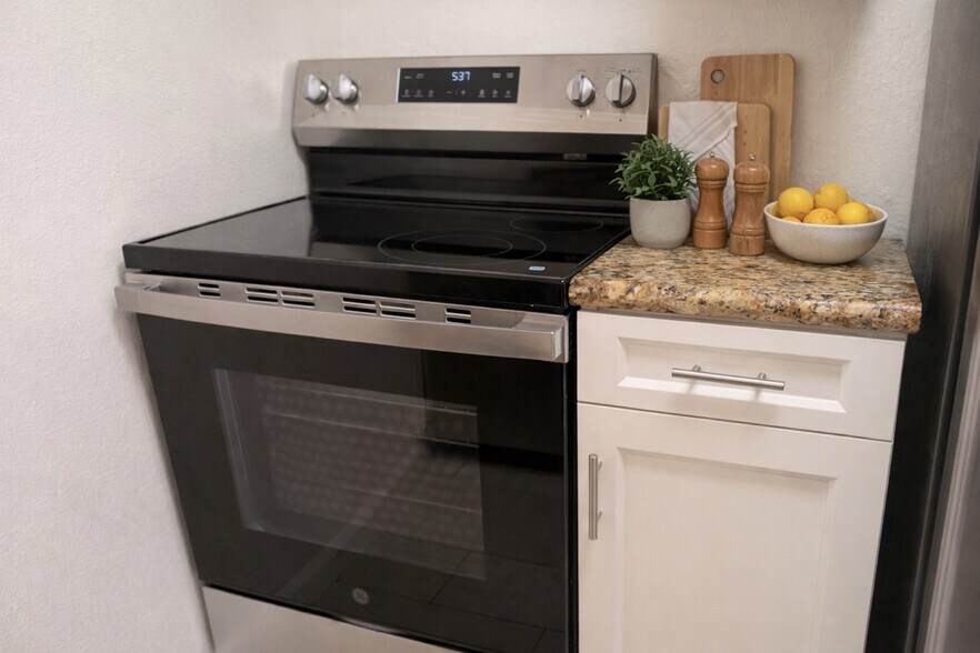 Building Photo - 970 Palm Avenue