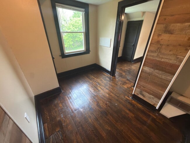 Building Photo - Pulaski, 4BR / 1.5 BA, available now