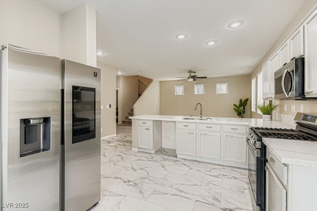 Building Photo - 9519 W Wooded Heights Ave