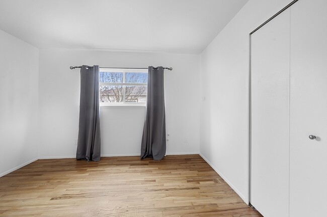 Building Photo - 2243 Common Rd