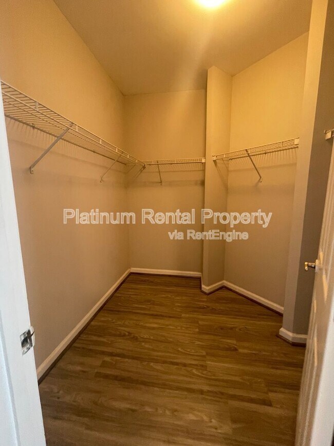 Building Photo - 48 Weyman Ave SW