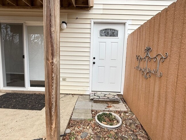 Building Photo - 326 Riverside Ave