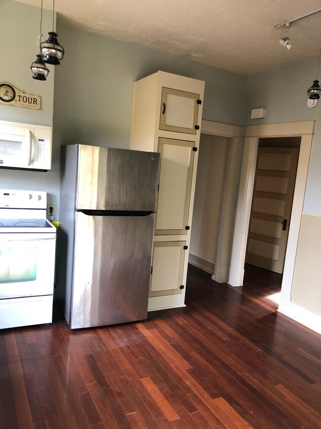 Building Photo - 6609 N Omaha Ave