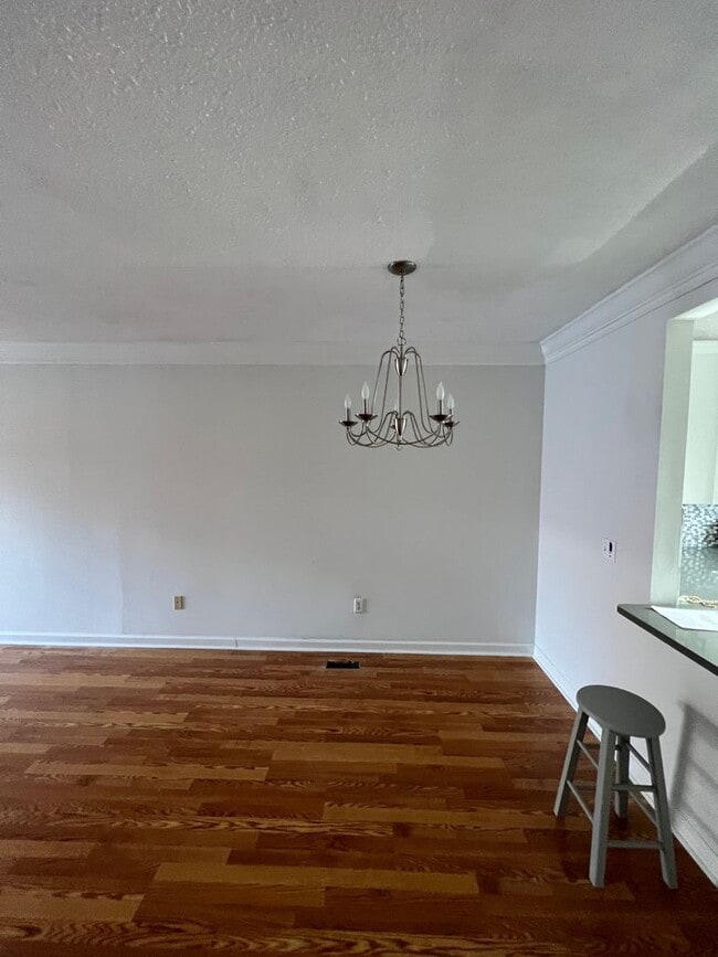 Building Photo - 2 bedroom/2.5 bath Condo Kingsport, TN
