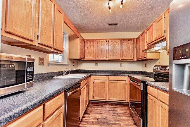 Building Photo - 1403 Wenwood Ct